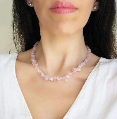 Rose quartz chips necklace